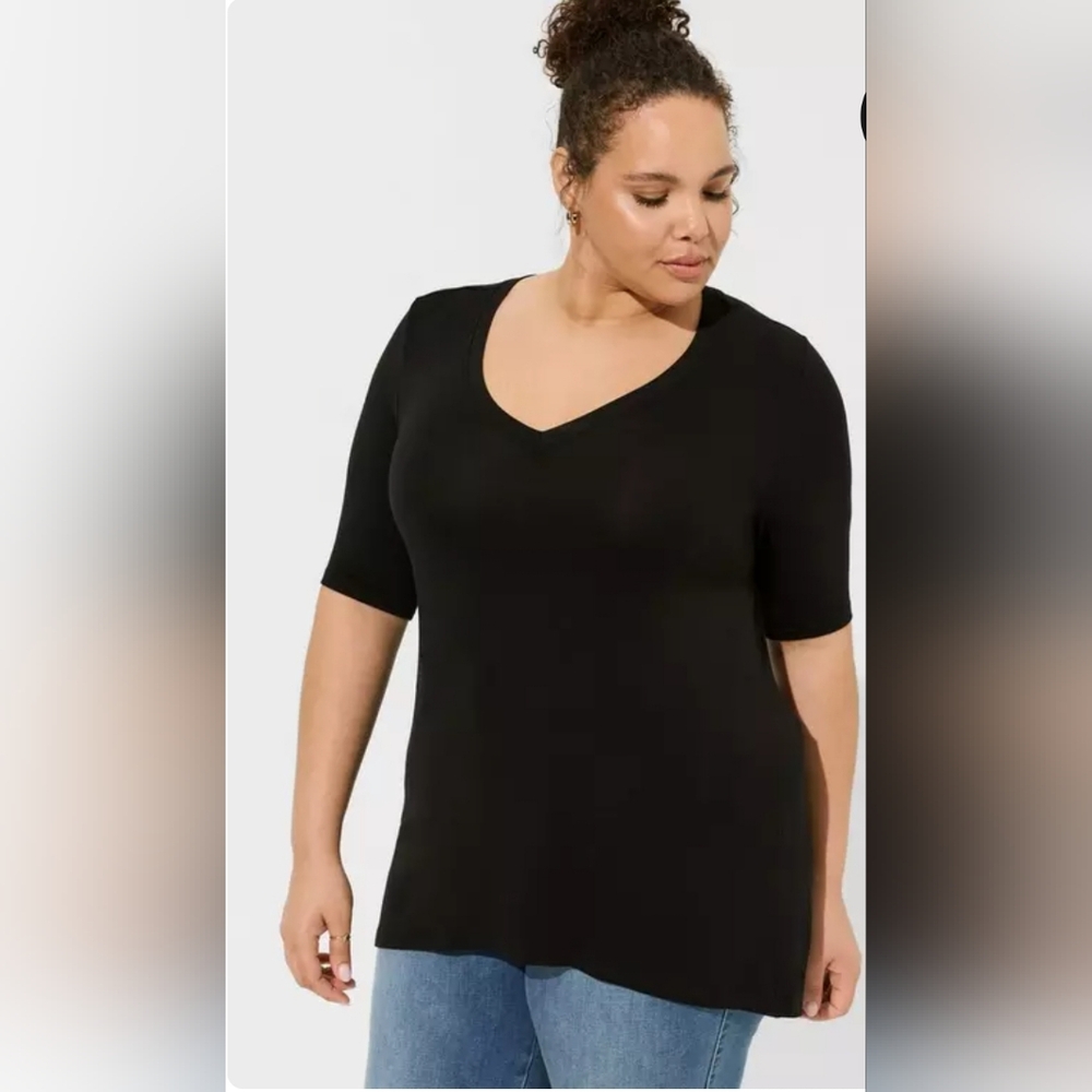 Torrid Super Soft Black Basic Tee Size 00 Top T-shirt NWT Tunic Comfy Stretchy